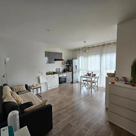 Moderne Proche Paris Apartment